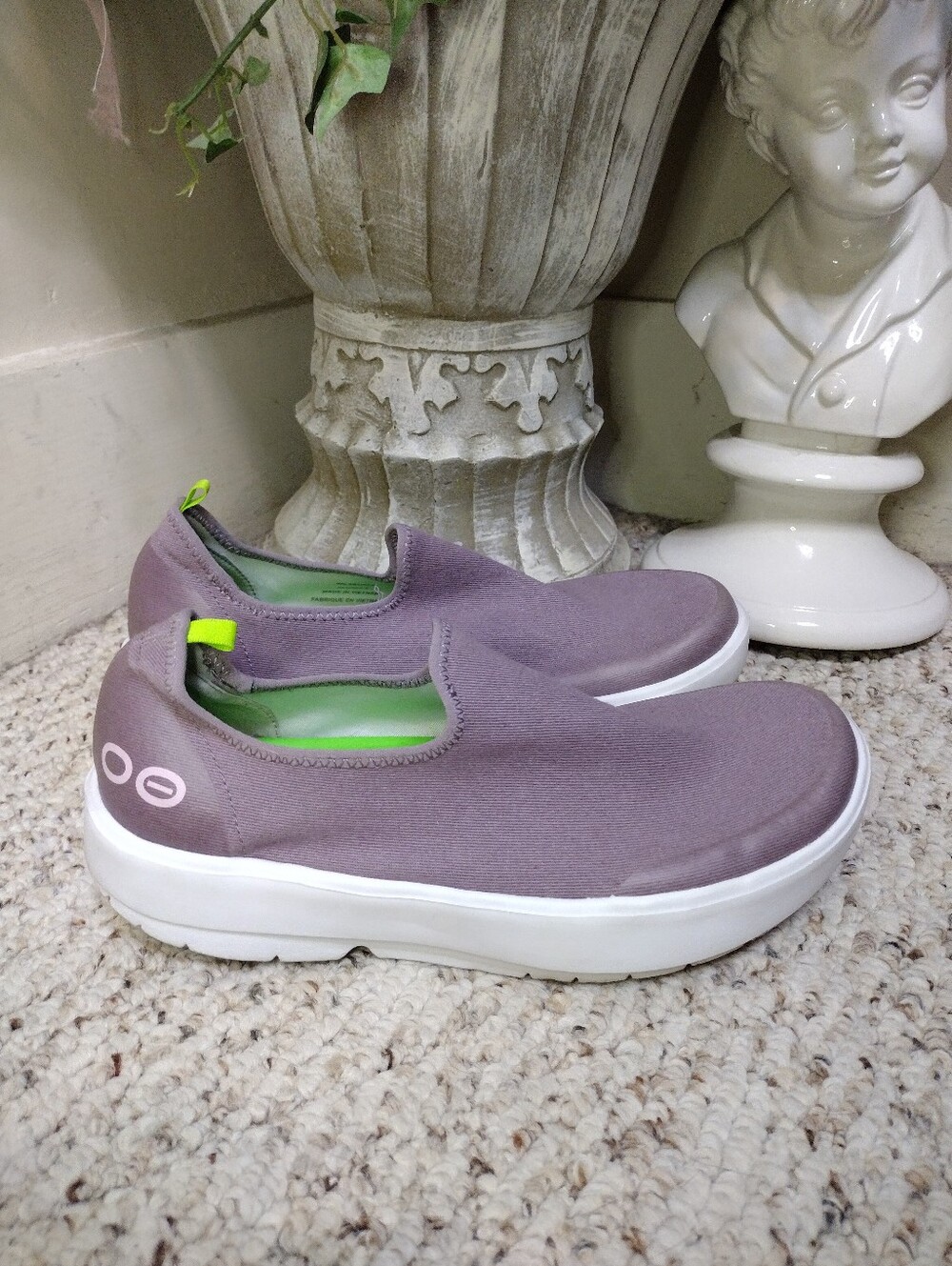 OOfos Women's OOmg eeZee Low Shoe In Purple/Mauve Colorway
